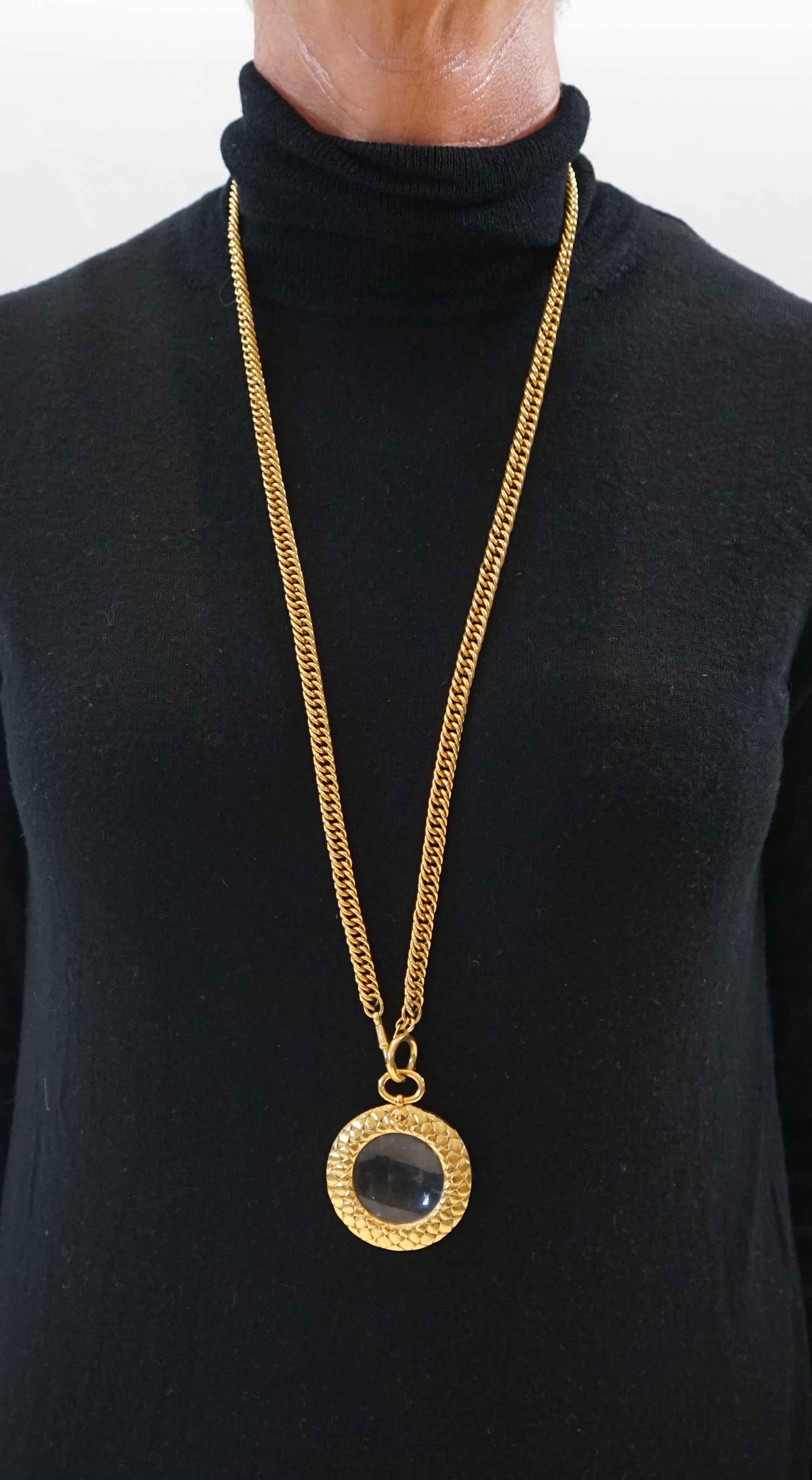 A 1980s Chanel gilt metal 'Scales Textured' magnifying loupe necklace chain length 900mm, pendant width 66mm, height 52mm